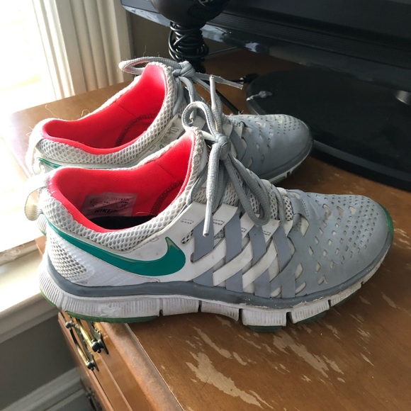 Nike women’s sneaker - Picture 1 of 4